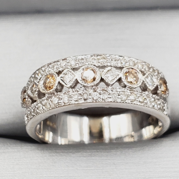 14k Ring - Picture 1 of 8